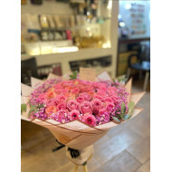 باقة ورد وردي كبيرة